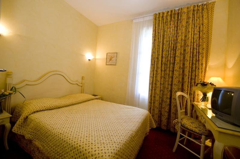 Hotel And Restaurant L Arena Frejus Ngoại thất bức ảnh